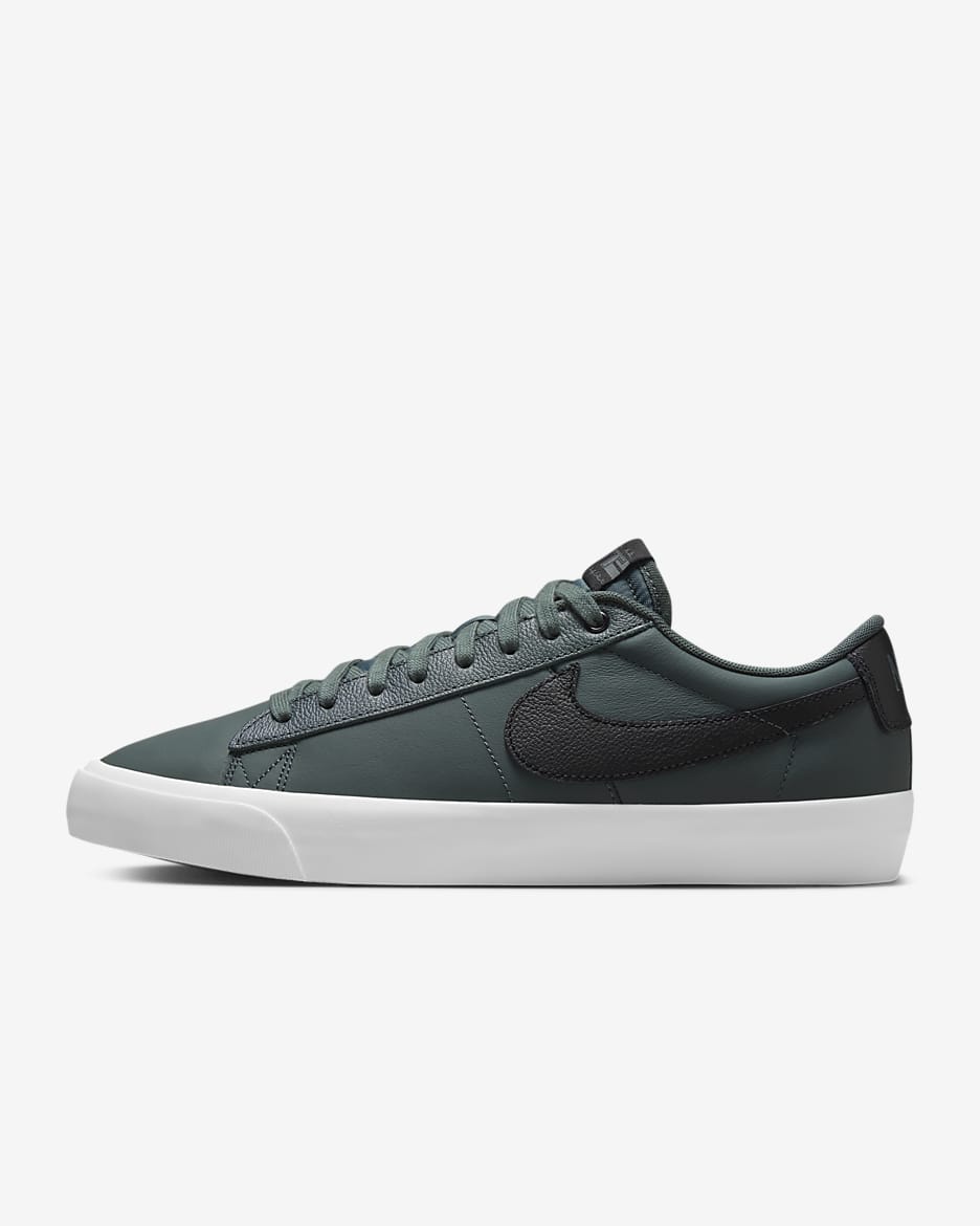 Nike shoes blazer low on sale